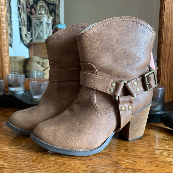 Vanity booties - Picture 2 of 5